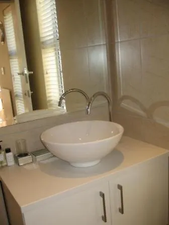 Navona Constantia Guest Cottage Κέιπ Τάουν 4*,